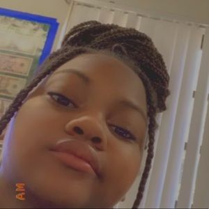 Meet your Posher, Samia